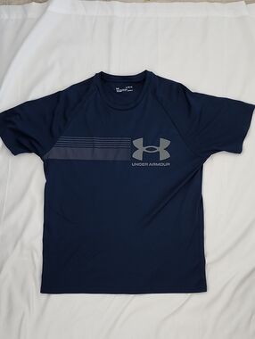 Men's Under Armour Navy Blue Loose Performace Fit  Tee.